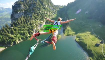 拜尔锋线新星闪耀全场，1球1助助球队力克弗赖堡