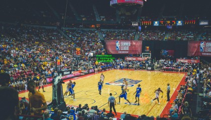 NBA近25年最远绝杀！格雷厄姆后场天外飞仙改写篮球物理学